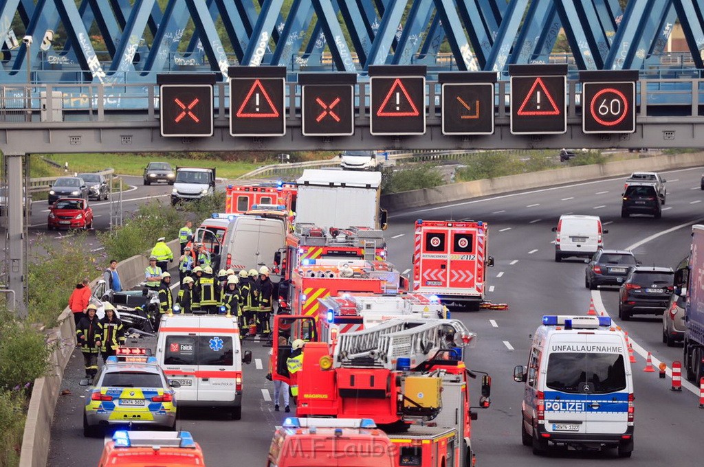 Schwerer VU A 3 Rich Oberhausen Hoehe AS Koeln Muelheim P05.jpg